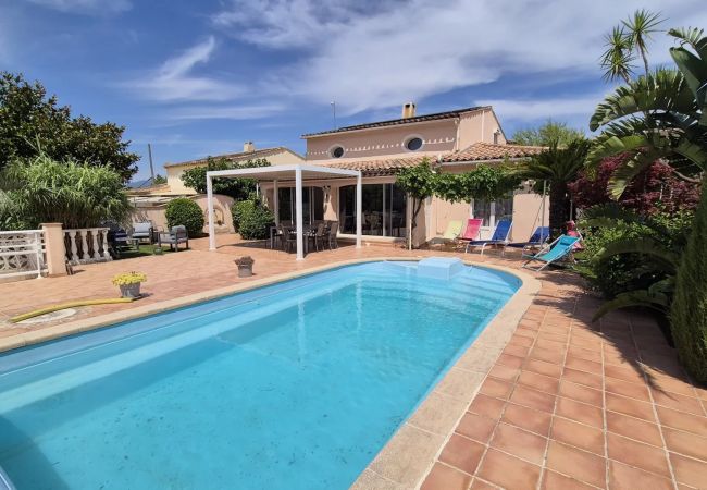 Villa à Sainte-Maxime - VILLA PARK PROCHE COMMERCE