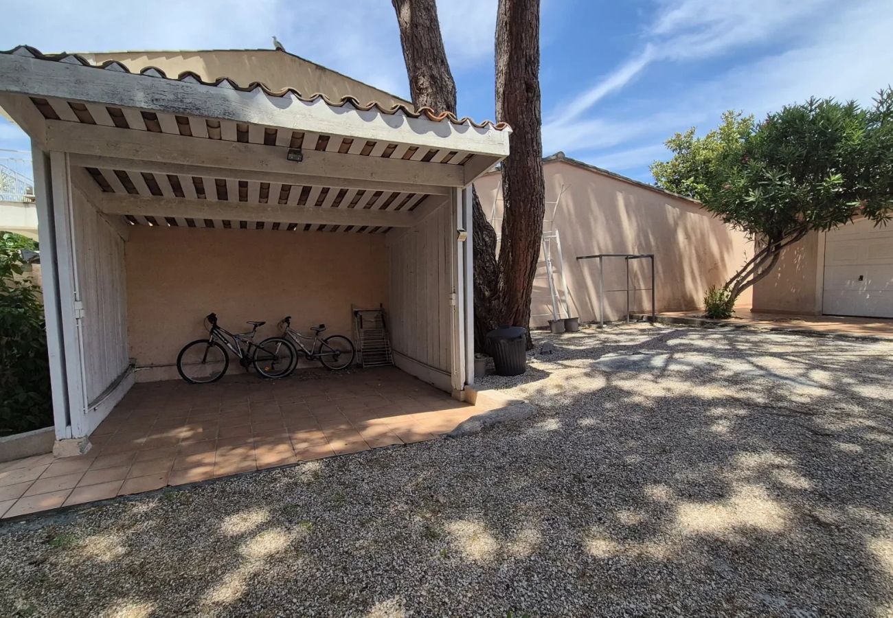 Villa à Sainte-Maxime - VILLA PARK PROCHE COMMERCE