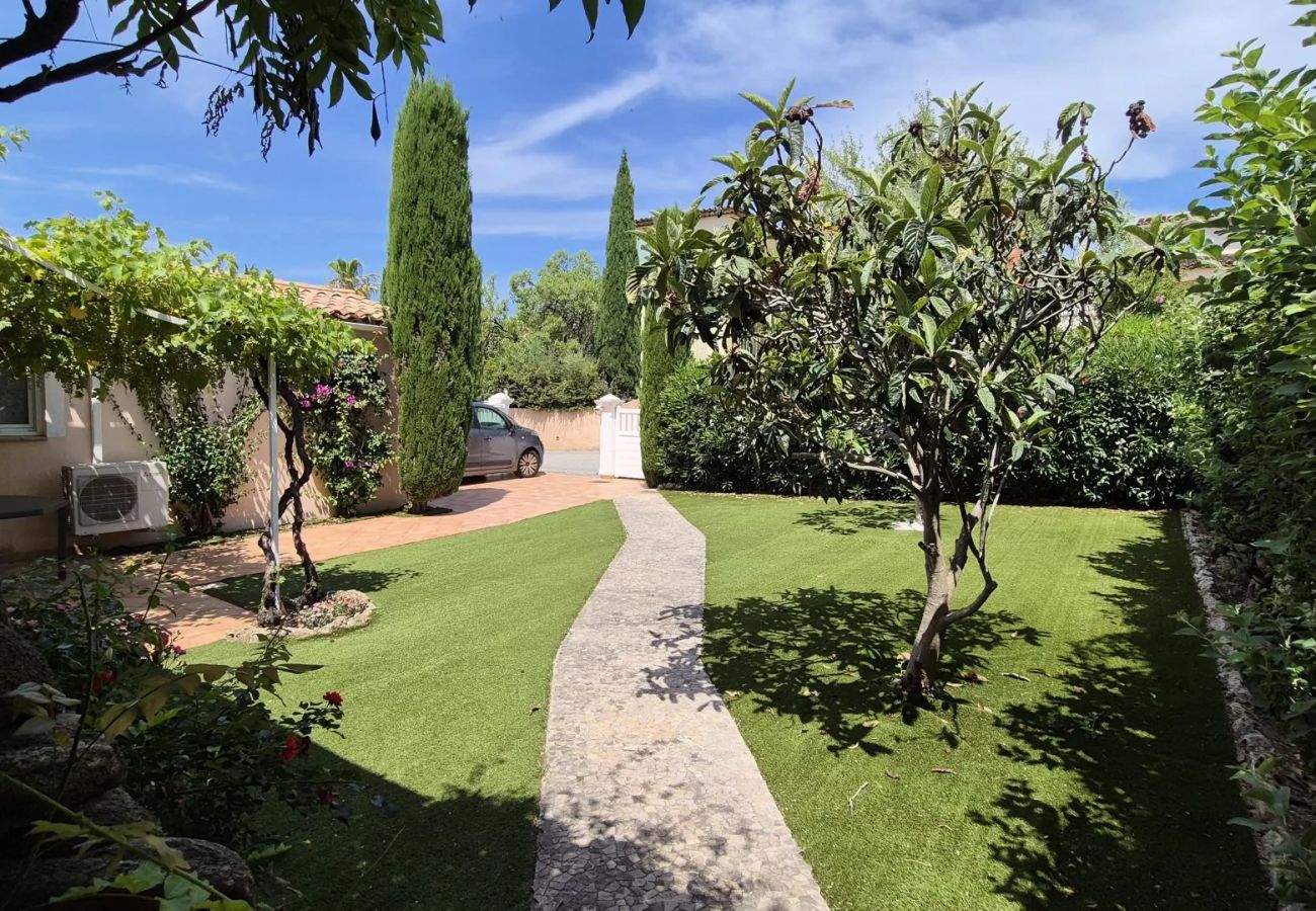Villa à Sainte-Maxime - VILLA PARK PROCHE COMMERCE