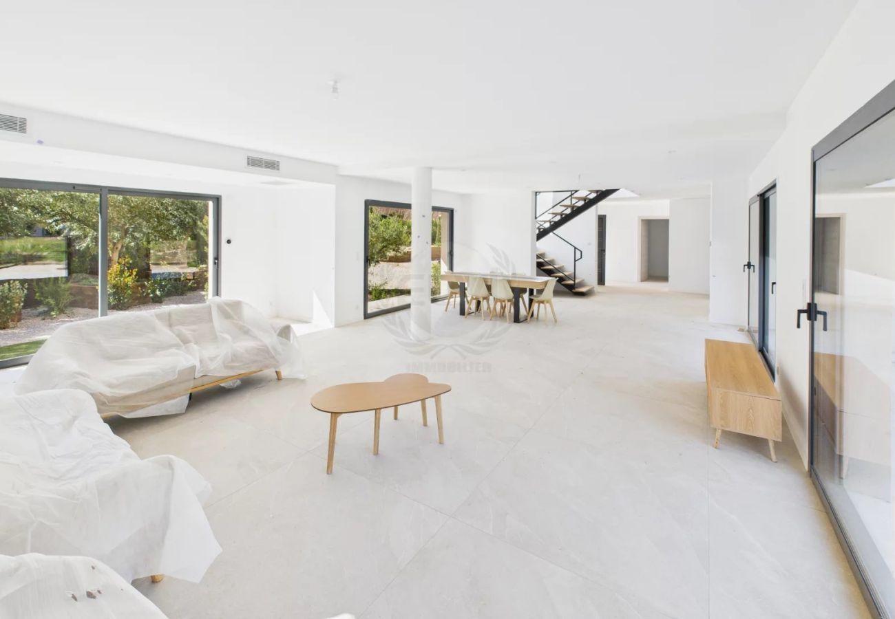 Maison à Le Plan-de-la-Tour - VILLA NEUVE LES PRES